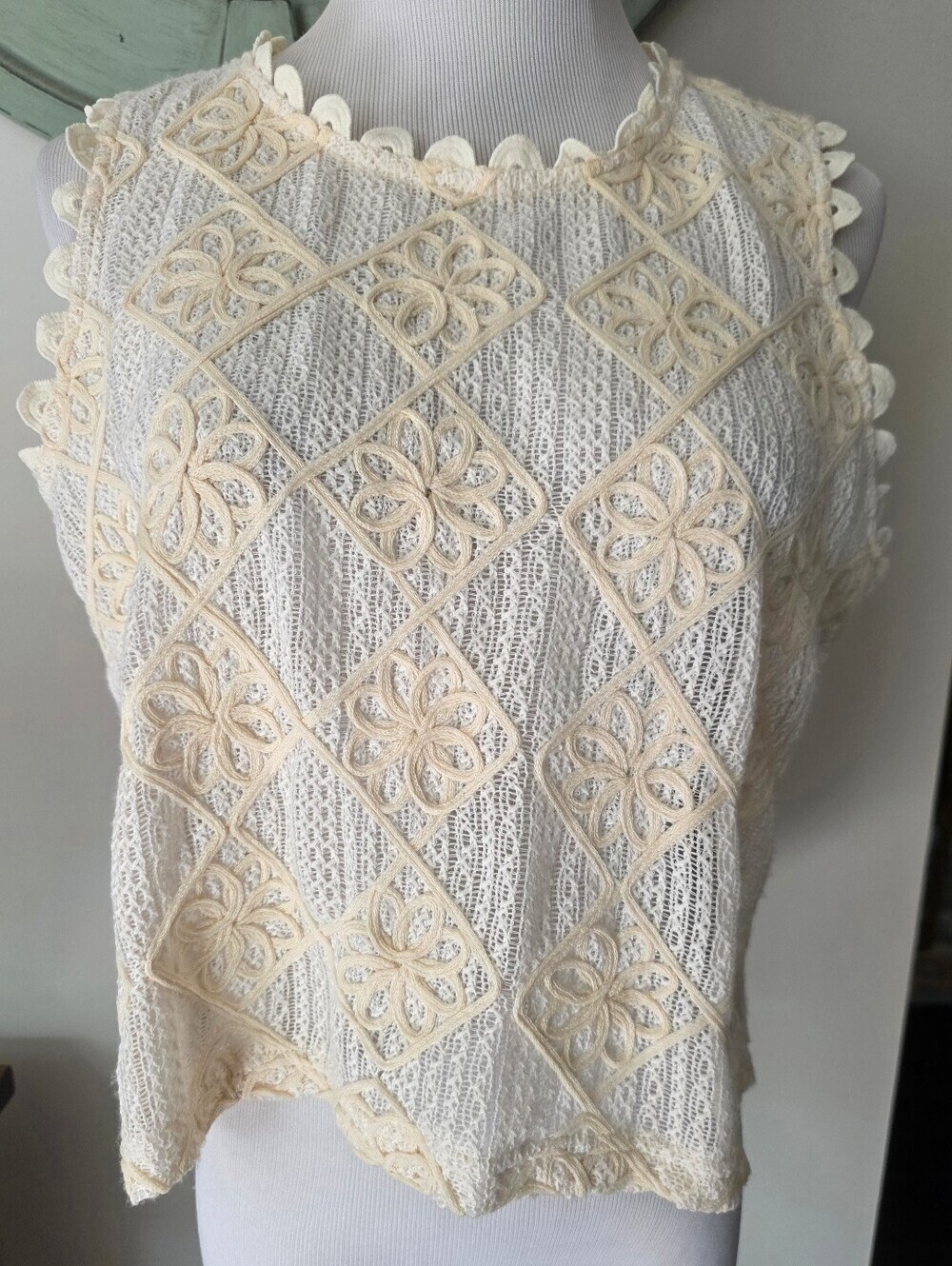 Solitaire Size Large Crochet Crop Feminine Sleeveless Boho Cottage Top New Tag - Picture 2 of 10